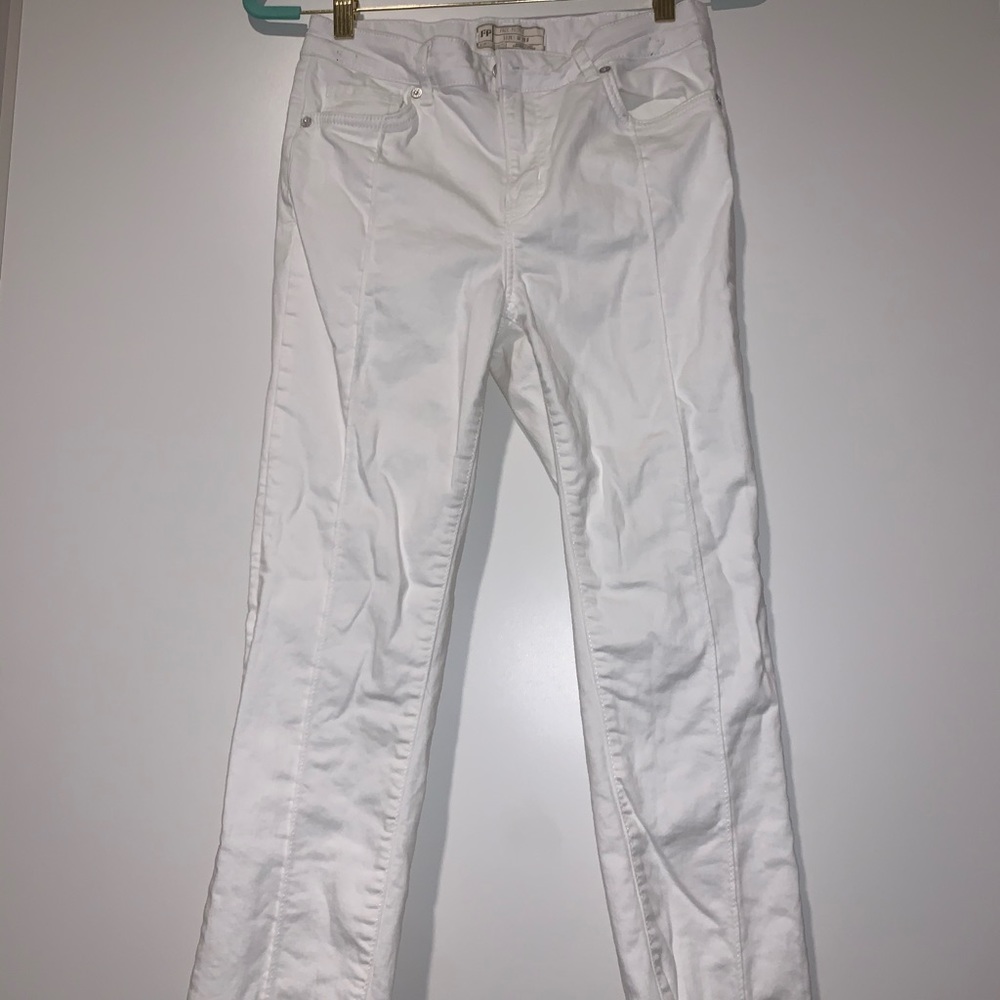 FREE PEOPLE WHITE JEANS 👖